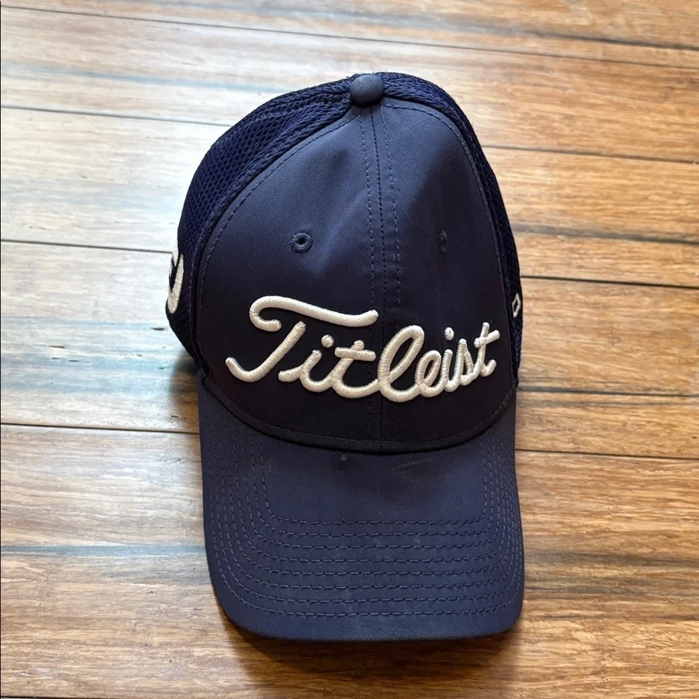 Titleist Pro V1 Fitted Hat Cap Size Small-MediumNew Era Navy Blue